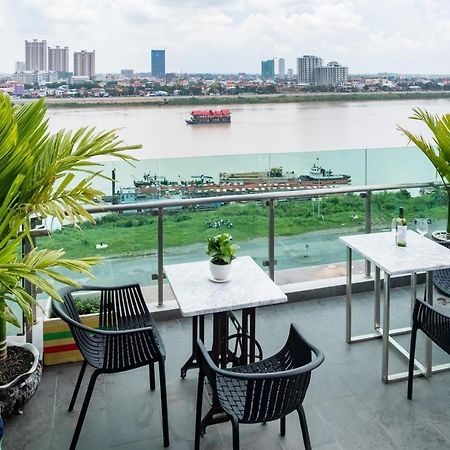 Chilchill Hotel Riverside Phnom Penh Exteriör bild