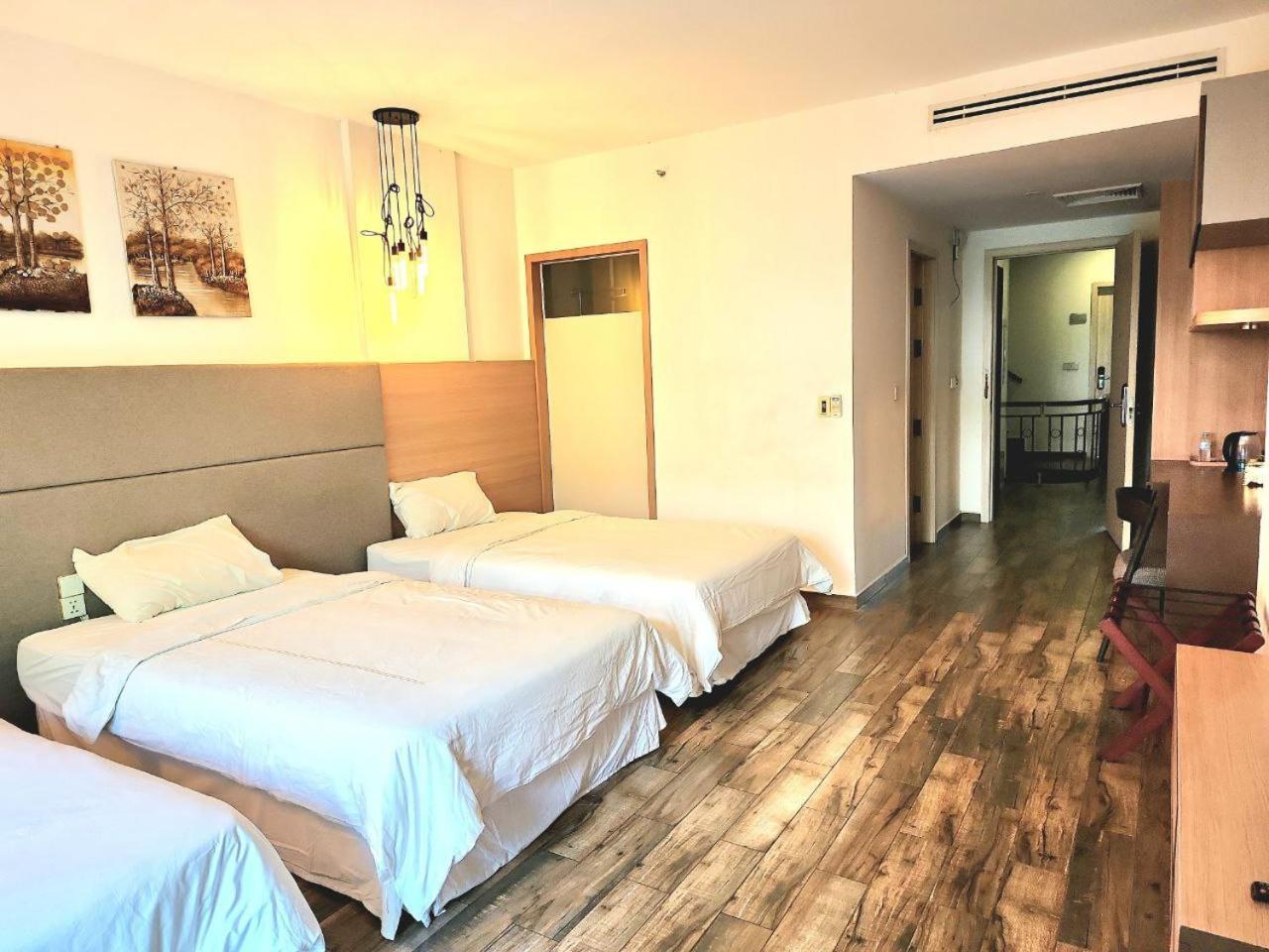 Chilchill Hotel Riverside Phnom Penh Exteriör bild