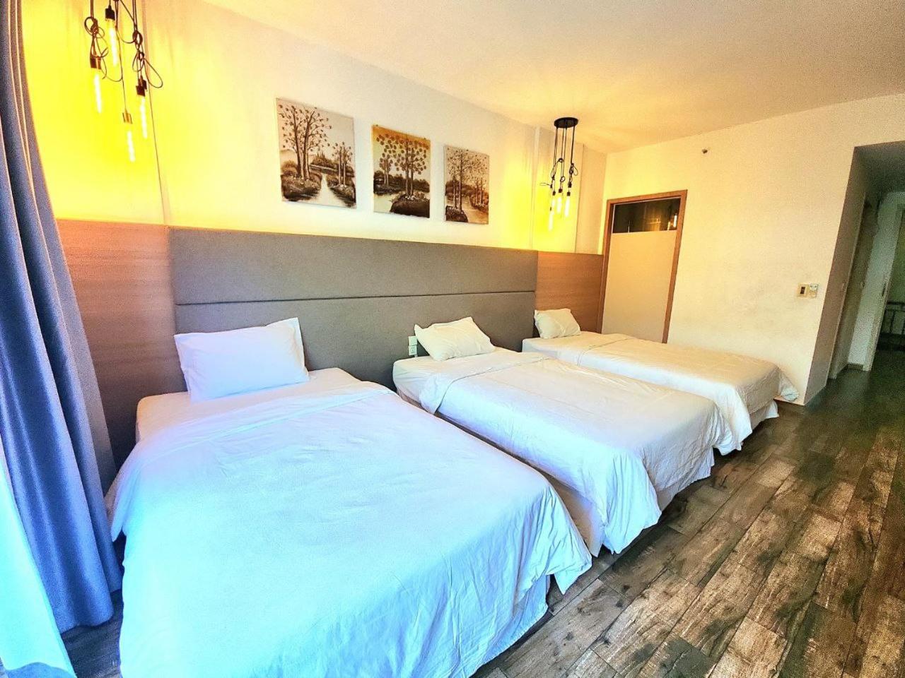 Chilchill Hotel Riverside Phnom Penh Exteriör bild