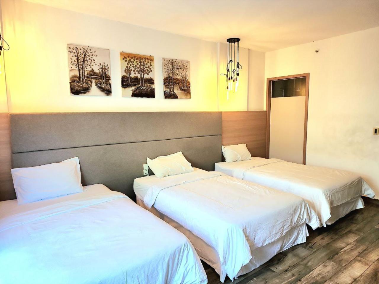 Chilchill Hotel Riverside Phnom Penh Exteriör bild