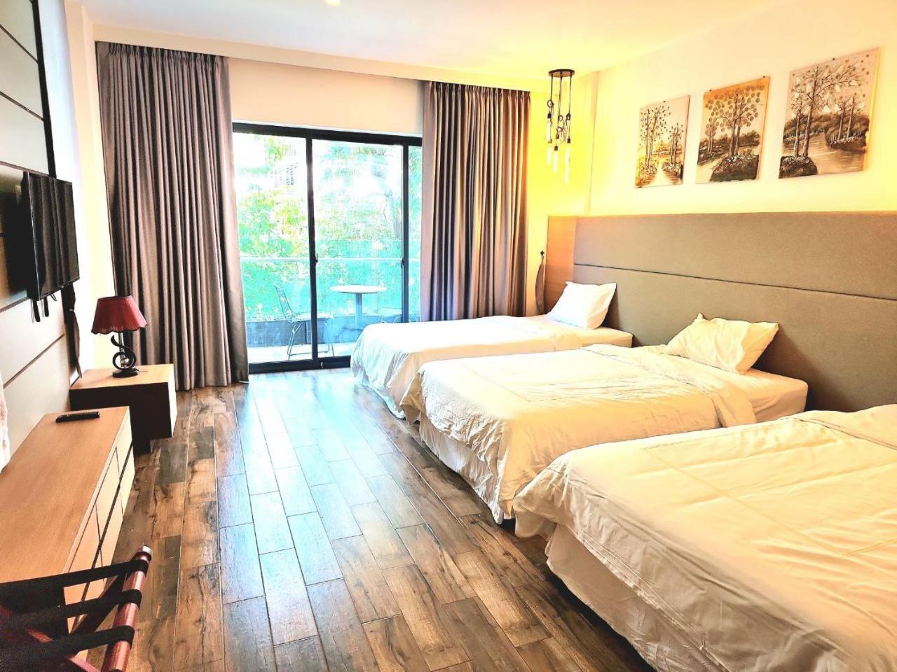 Chilchill Hotel Riverside Phnom Penh Exteriör bild