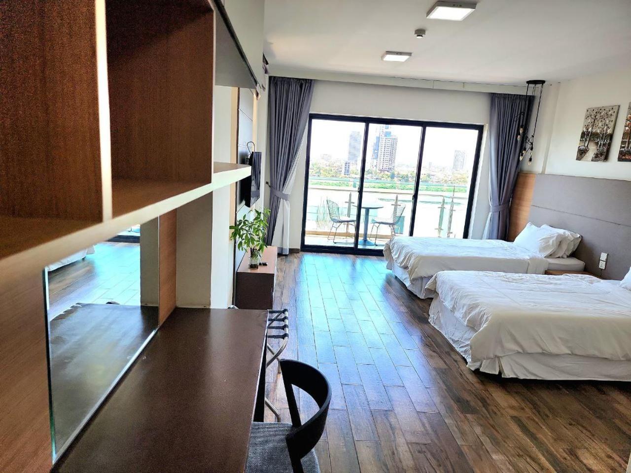 Chilchill Hotel Riverside Phnom Penh Exteriör bild