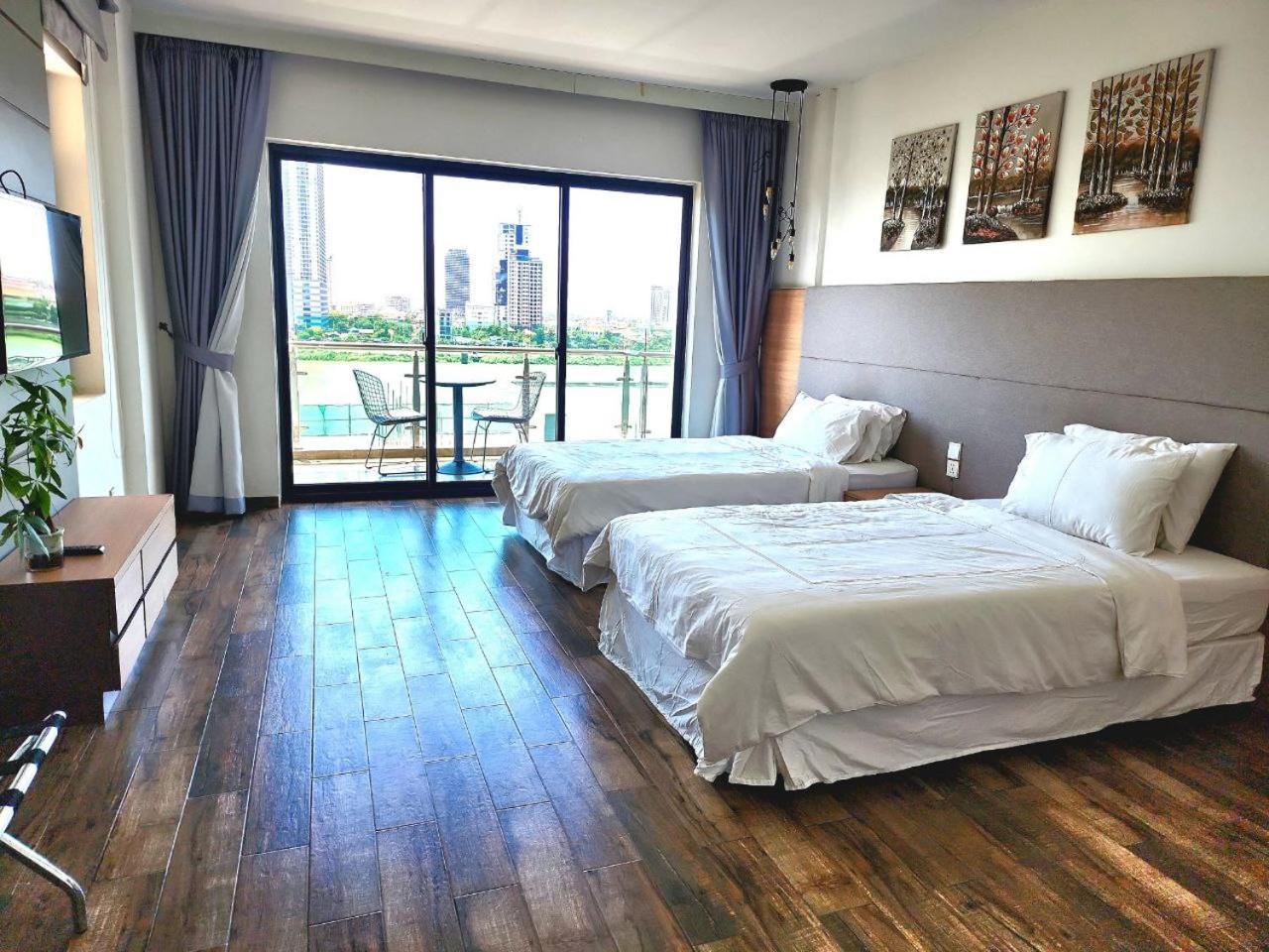 Chilchill Hotel Riverside Phnom Penh Exteriör bild