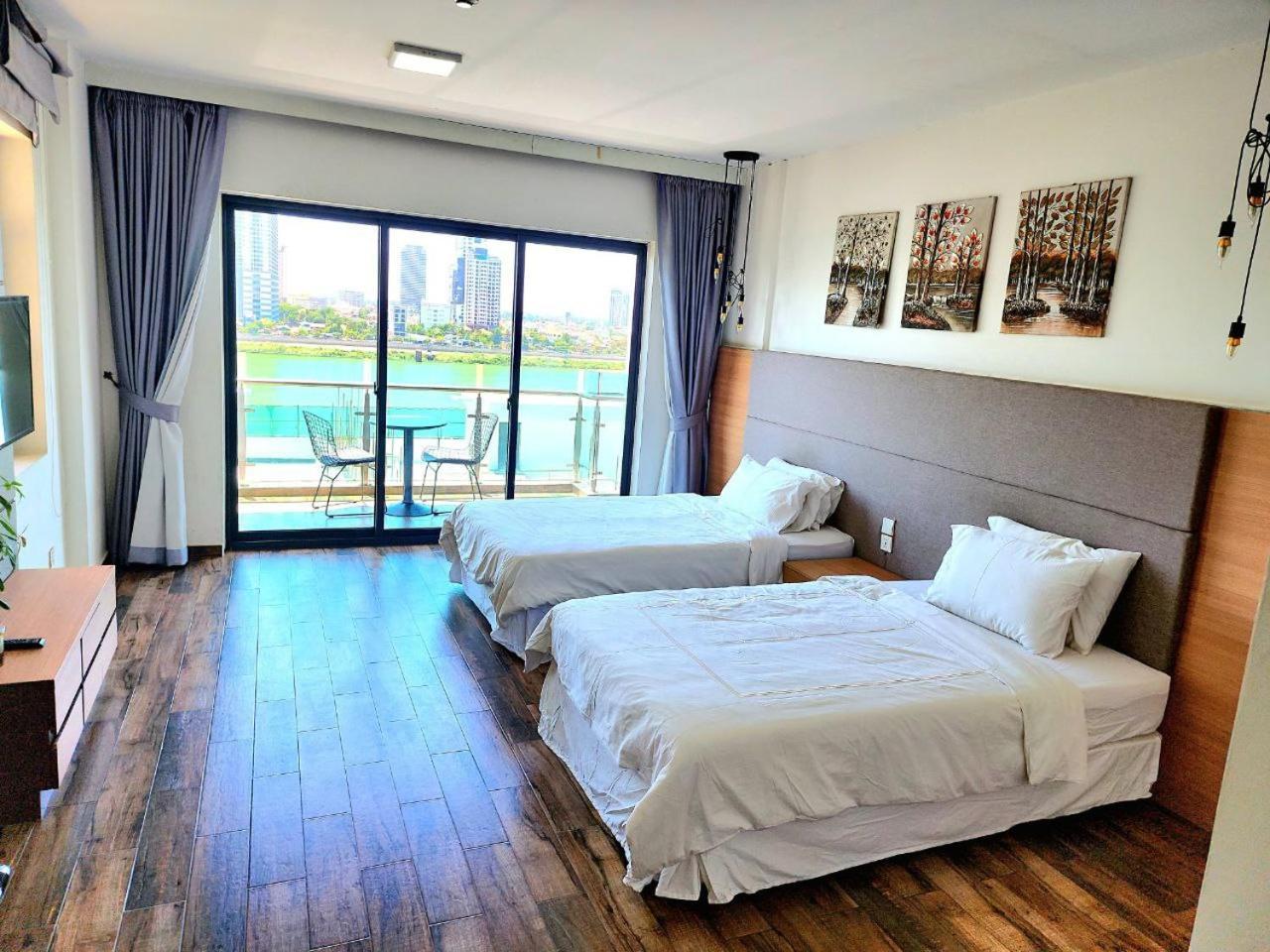 Chilchill Hotel Riverside Phnom Penh Exteriör bild