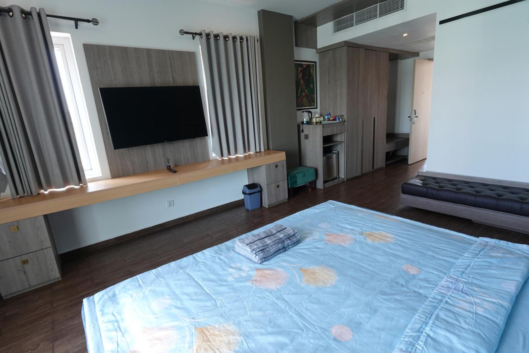 Chilchill Hotel Riverside Phnom Penh Exteriör bild