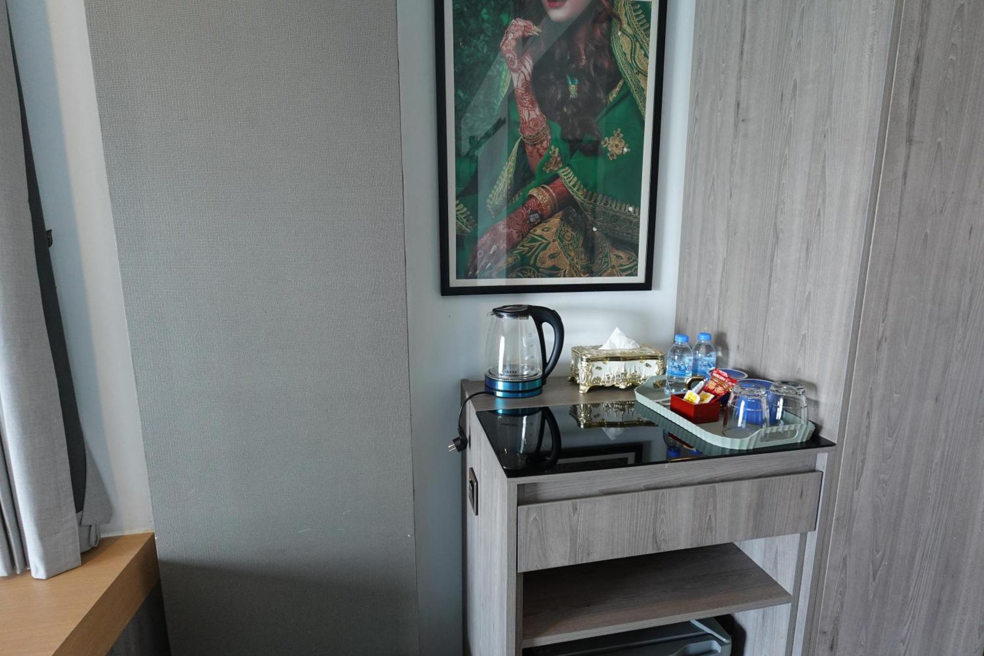 Chilchill Hotel Riverside Phnom Penh Exteriör bild