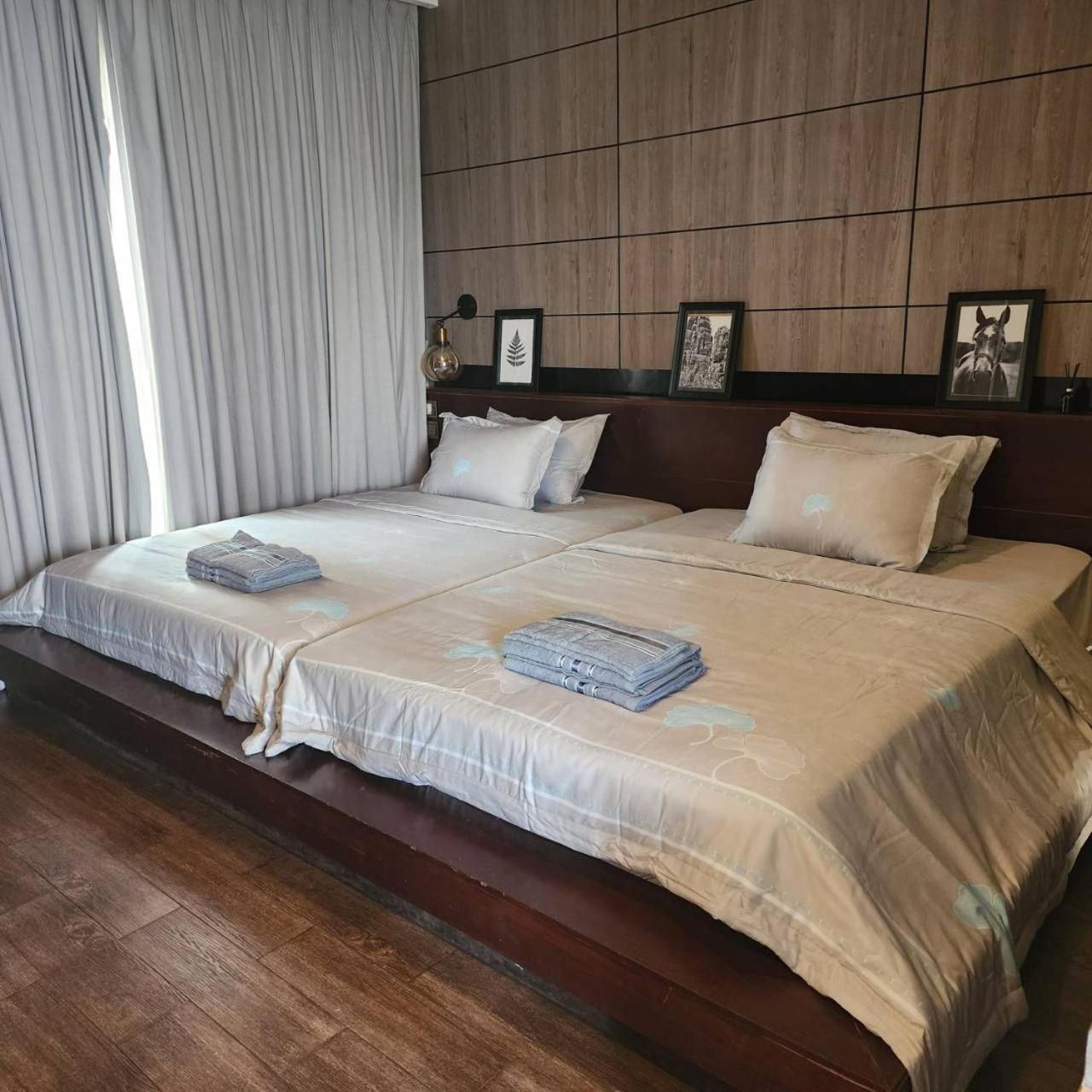 Chilchill Hotel Riverside Phnom Penh Exteriör bild